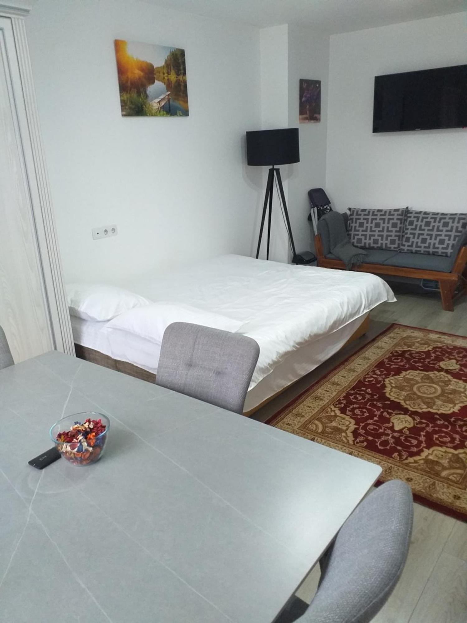 Fully Furnished Studio ซิกเกตู มาร์มาซีเอ ภายนอก รูปภาพ